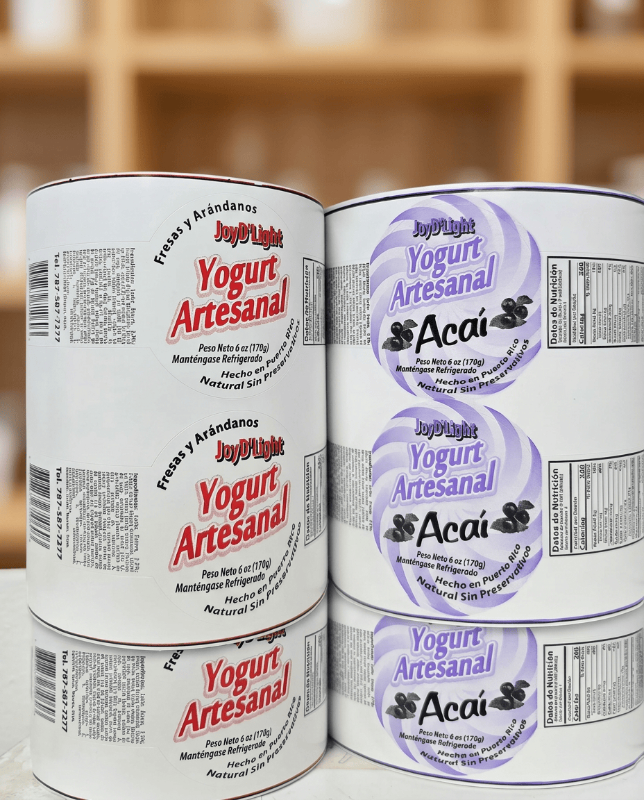 Vasos de yogur artesanal D Manolo en mostrador de madera